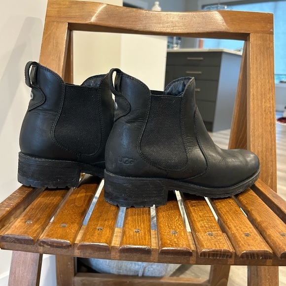 UGG Women's Bonham Ankle Boot Black Leather size 8 - Picture 2 of 9
